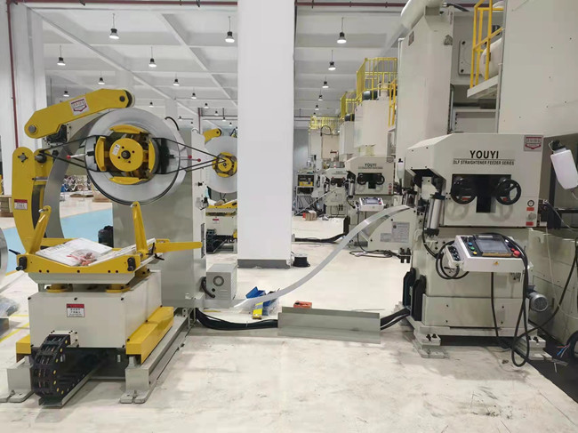 如何正確操作三合一伺服送料機？上料與進(jìn)料全流程講解